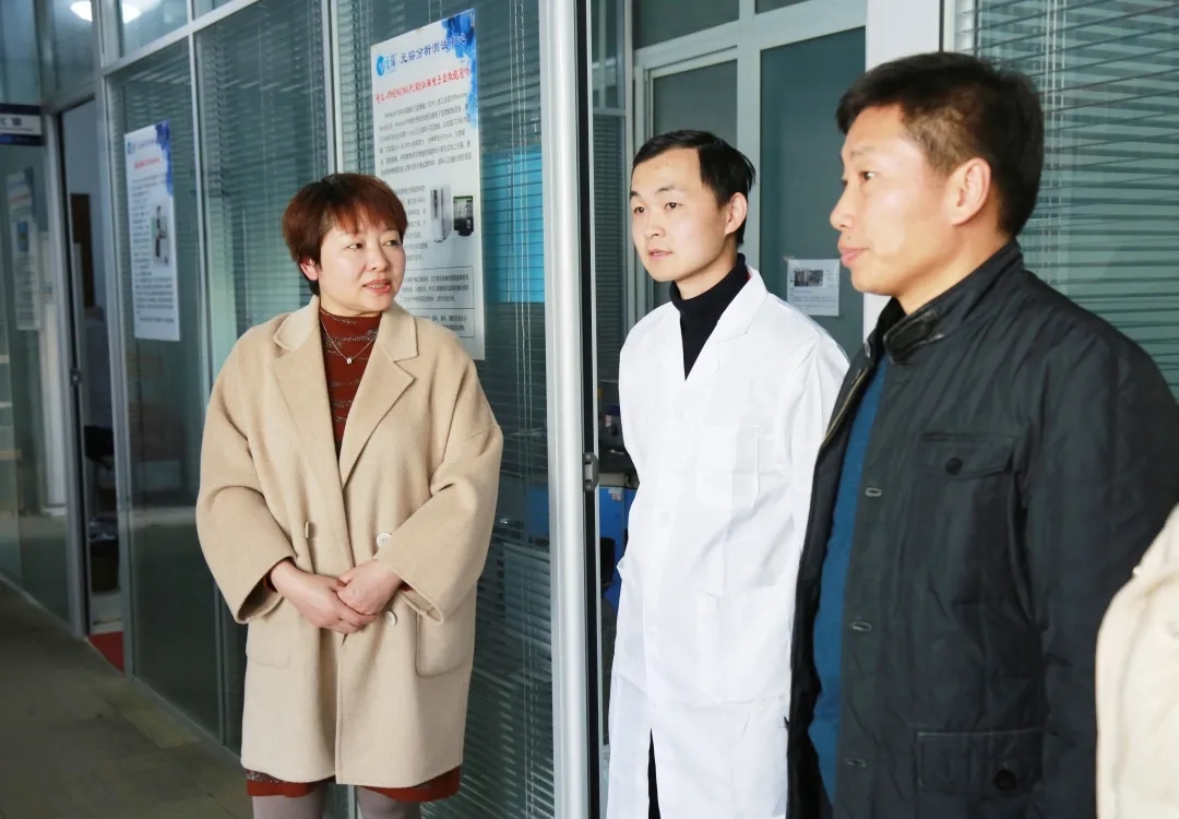 新站高新區(qū)總工會為元琛科技周冠辰藍(lán)領(lǐng)創(chuàng)新工作室授牌 新站高新區(qū)總工會為元琛科技周冠辰藍(lán)領(lǐng)創(chuàng)新工作室授牌