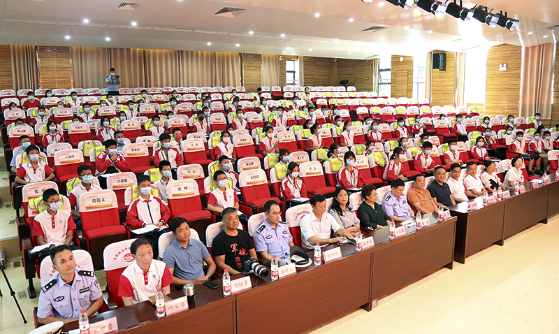 以光之名 護(hù)你前行——元琛科技為合肥新站壽春實(shí)驗(yàn)中學(xué)捐贈1000套反光服 以光之名 護(hù)你前行——元琛科技為合肥新站壽春實(shí)驗(yàn)中學(xué)捐贈1000套反光服